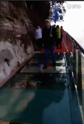 玻璃棧道碎裂特效視頻 玻璃棧道碎裂特效在哪里 玻璃棧道碎裂特效視頻 玻璃棧道碎裂特效在哪里