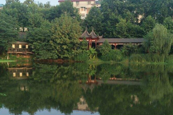 雨湖公園